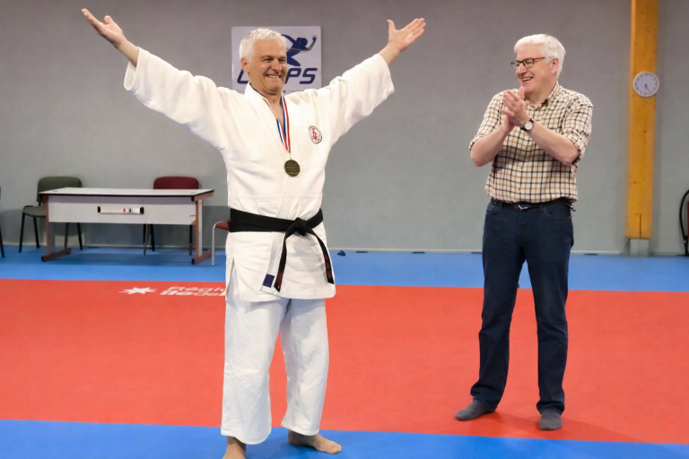 Daniel Bensimhon reçoit la médaille d’or de la FFAAA - FFAAA - Aïkido ...